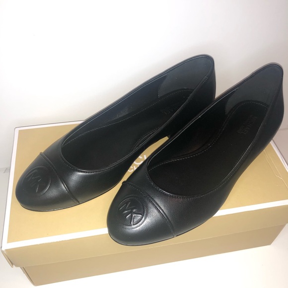 New in Box Black Michael Kors Flats - Picture 5 of 6
